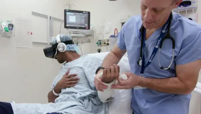 Virtual Reality May Cut Anesthesia Needs During Hand Surgery